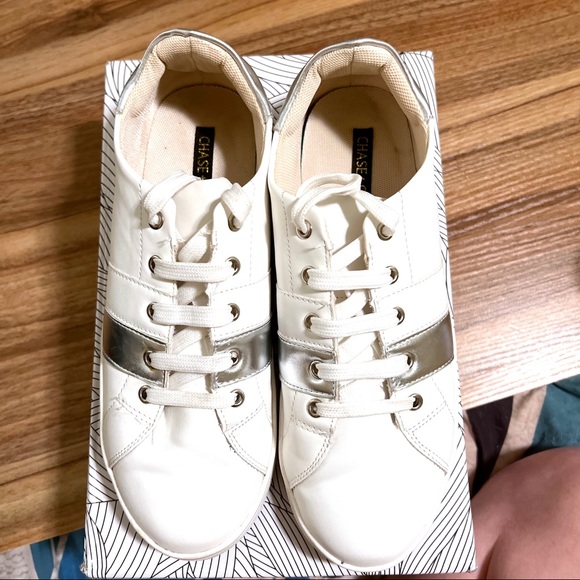 3/$20 🌸 Chase and Chloe white and silver Yaya sneakers, Size 8 - Picture 8 of 8